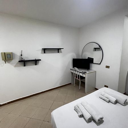 1 Room Apartment Near By Central Train Station Palermo Exterior photo