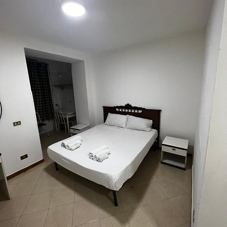 1 Room Apartment Near By Central Train Station Palermo Exterior photo